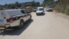 اللد : قرار من بلدية اللد باغلاق الطريق بين حي شنير وقرية دهمش